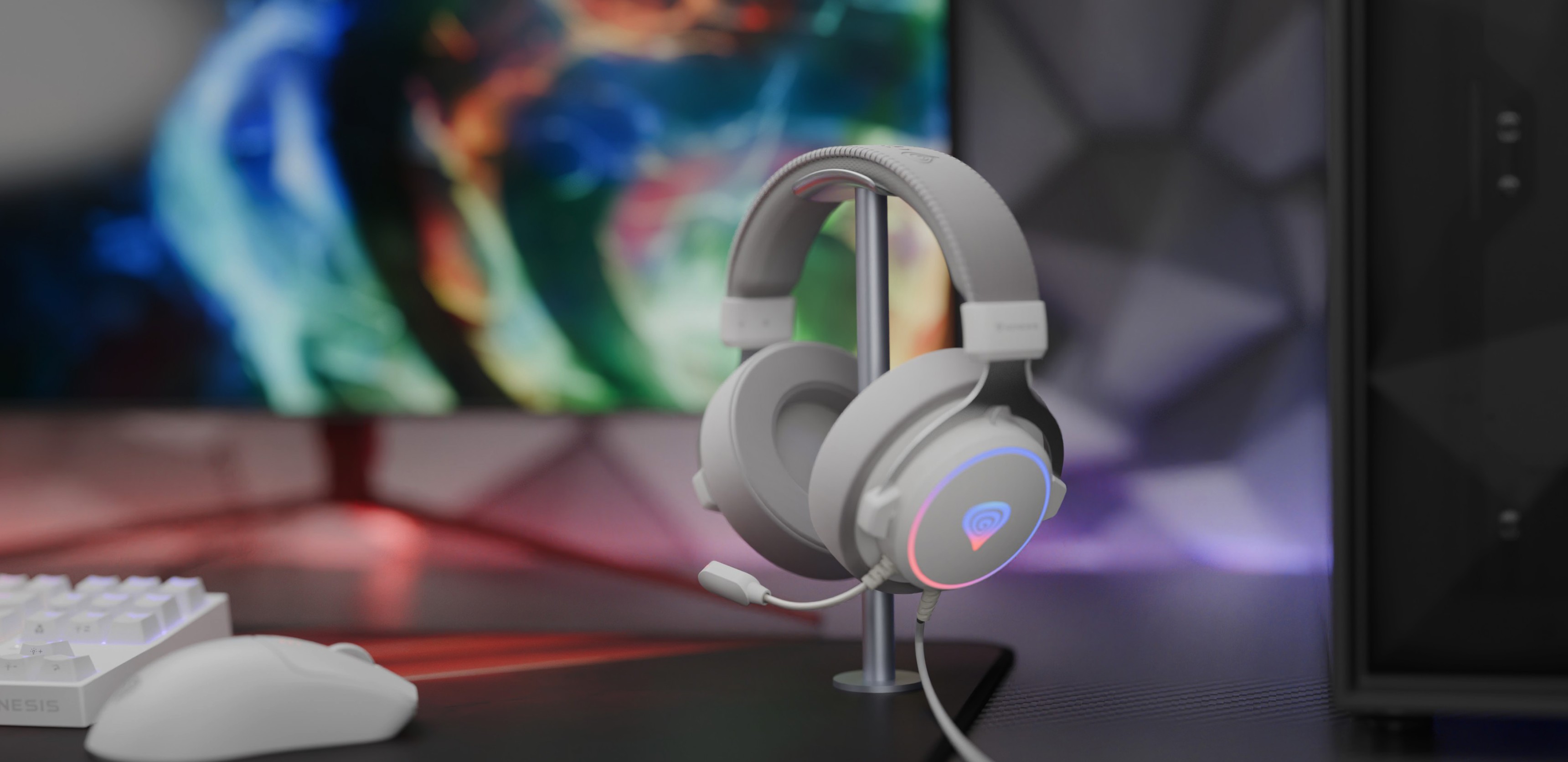 Λευκά over-ear gaming headset με φωτισμό RGB και μικρόφωνο, σε βάση με πολύχρωμο φόντο