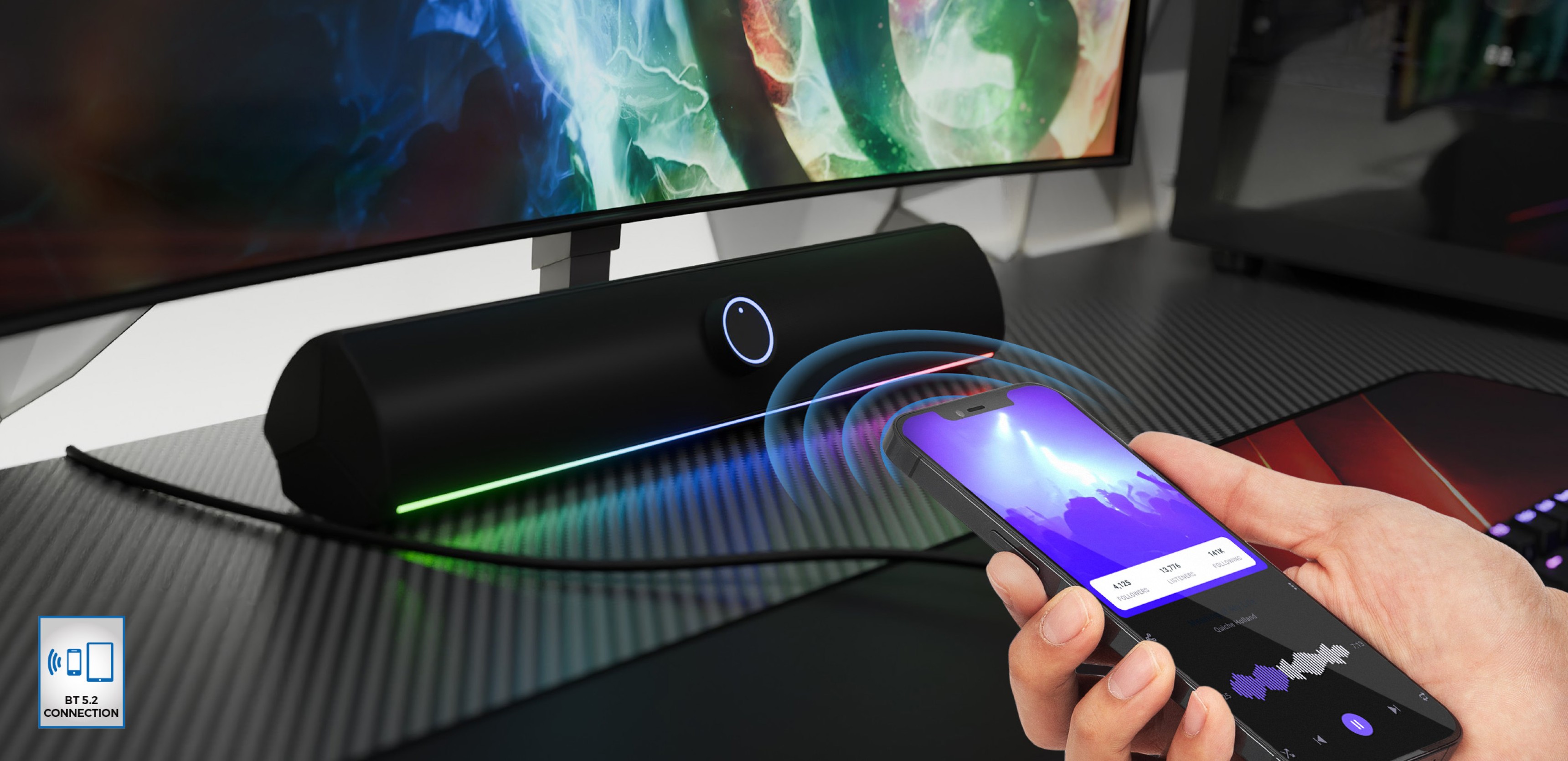 Ηχομπάρα Bluetooth σε μαύρο χρώμα με φωτισμό LED, που ελέγχεται ασύρματα από ένα smartphone πάνω σε ένα γραφείο